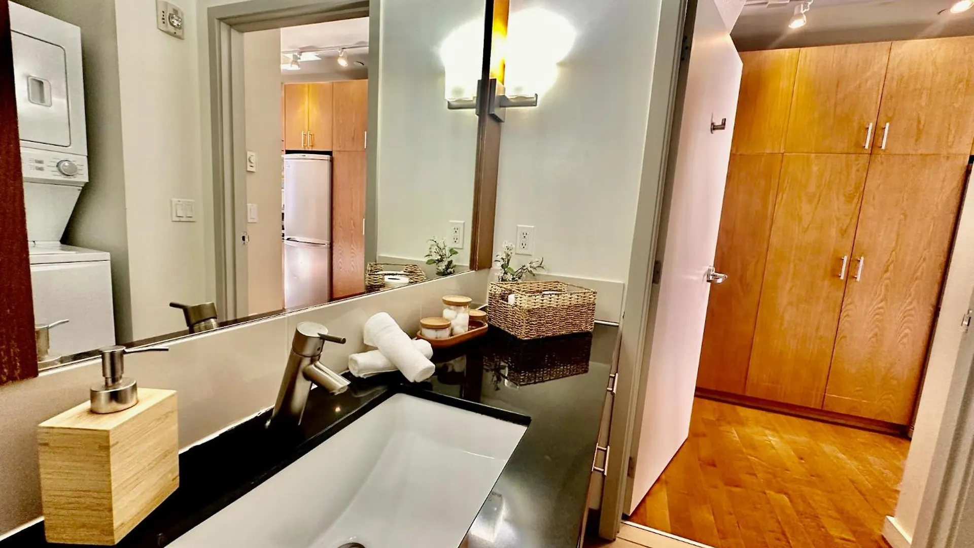 Apartment Charming Downtown Seattle Condo With Water Views United States