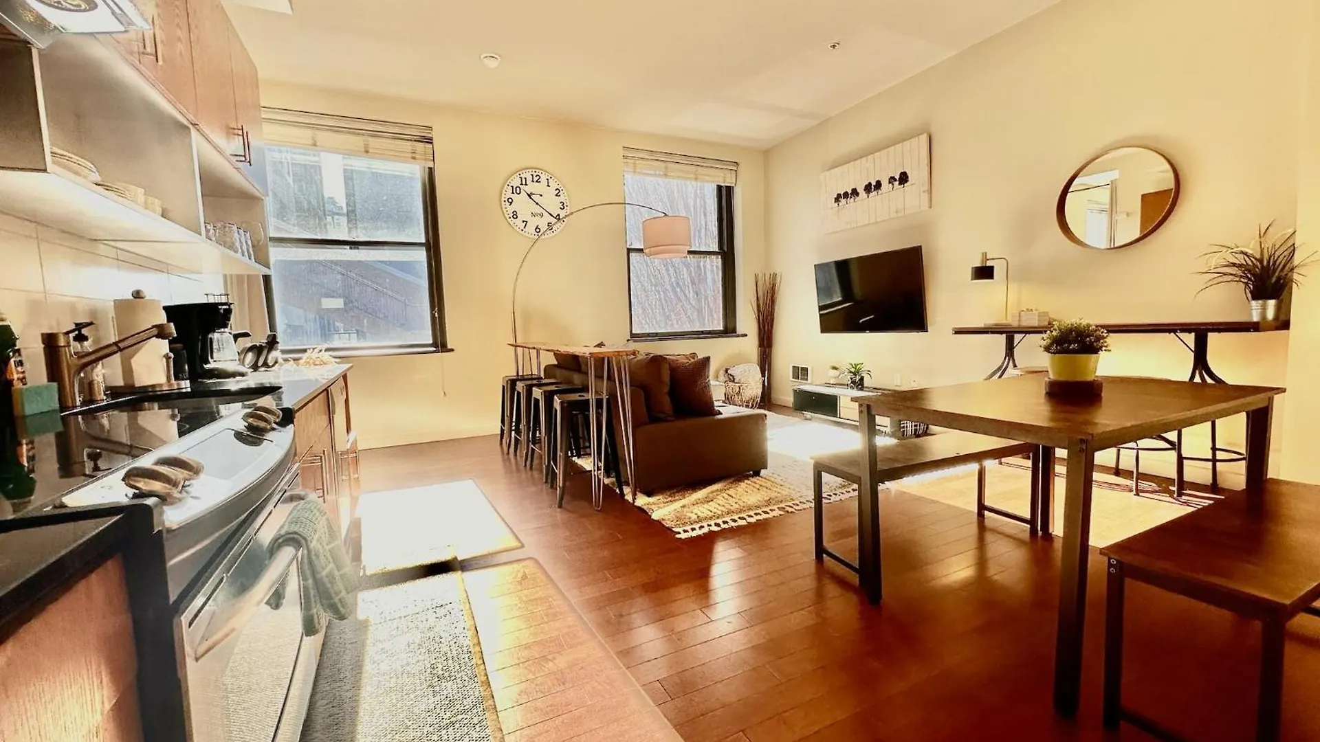 Charming Downtown Seattle Condo With Water Views Apartment