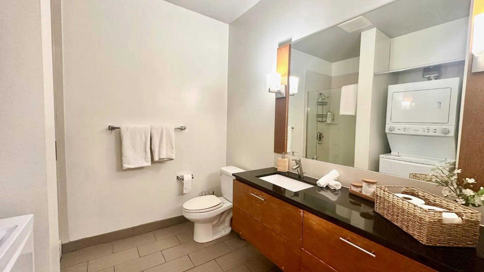 Charming Downtown Seattle Condo With Water Views Apartment