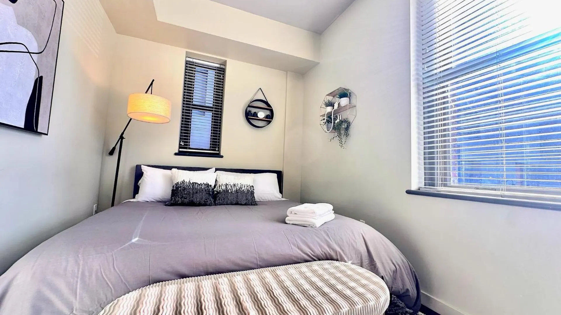 Charming Downtown Seattle Condo With Water Views Apartment