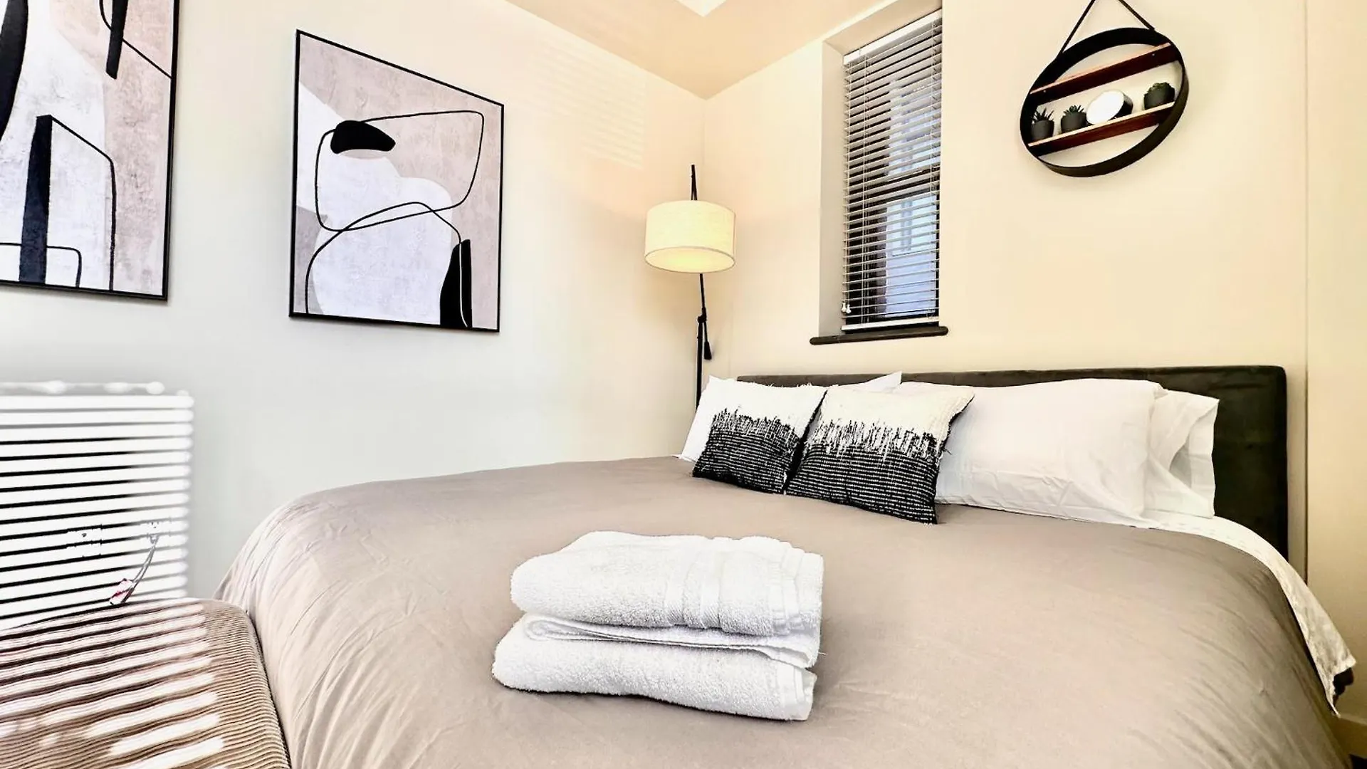 Charming Downtown Seattle Condo With Water Views